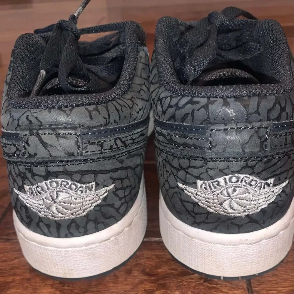 Jordan 1 Low Black Elephant Print Streetwear Sneakers 5.5Y‎